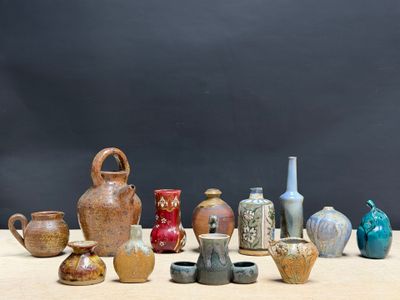 a lot of vases that are sitting on a table