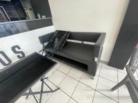 1 canapé en skaï noir, usagé