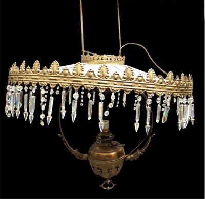 * Lustre en cuivre, bronze et métal doré orné de pampilles e…