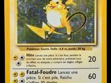 La carte Pokémon représente un Pikachu.