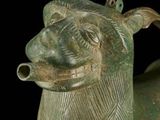 statue of a lion with a long neck and a long tail