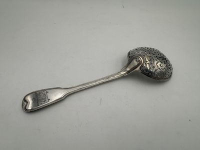 Cuillère à sucre en argent, modèle à filets. - Photo 1