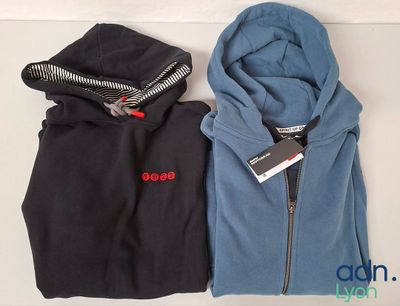 Lot composé d’un sweat à capuche et d'une veste à capuche - …