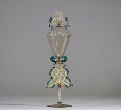 Rare verre couvert sur pied en verre soufflé, la coupe pirif… - Photo 1