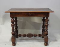 Table bureau rectangulaire en bois mouluré et tourné ouvrant…