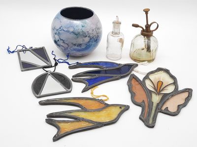 many pieces of art that are on the table
