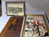 trois photos encadrées représentant un homme à vélo