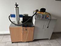 Laser comprenant :