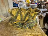 un vase contenant un bouquet de fleurs jaunes