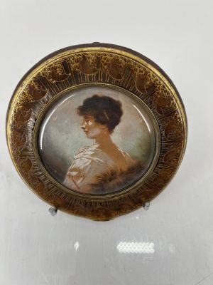 a picture of a picture of a woman in a white dress