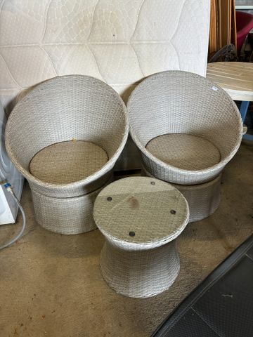 Salon de jardin, 2 fauteuils et 1 table basse en rotin gris moder