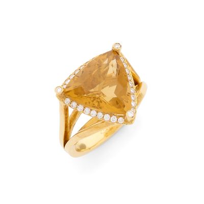 une bague en saphir jaune et diamants, signée Van Cleef