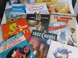 de nombreux livres pour enfants posés sur une table blanche