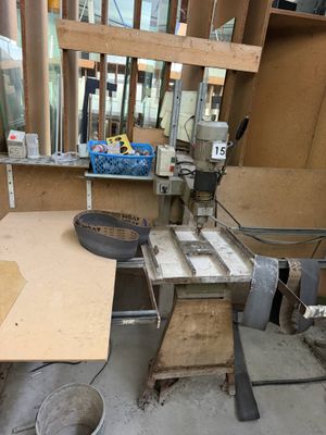 a machine that is sitting on a table in a room