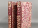 Les deux livres sont posés côte à côte sur une surface grise.