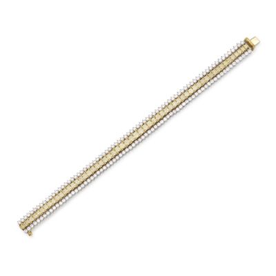 un bracelet en or et diamants orné d'une rangée de diamants