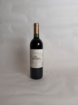 a bottle of wine that is sitting on a table