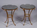 paire de tables d'appoint en laiton et marbre noir