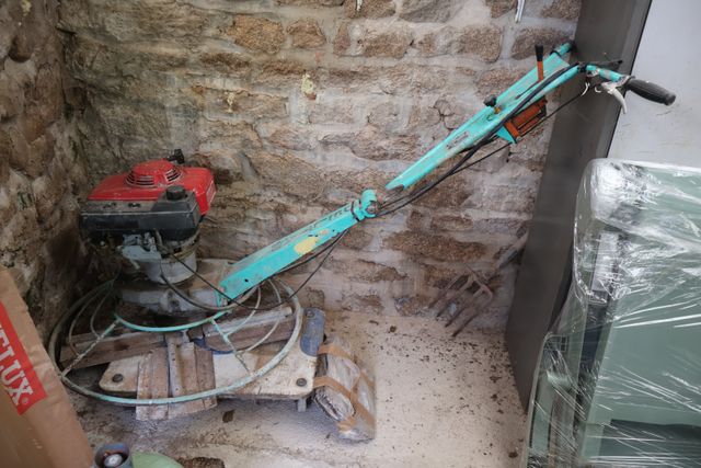 Hélicoptère à lisser le béton (réserve de fonctionnement)