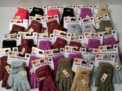 Lot de 30 gants SAN MARINA en laine et soie mélangés, divers… - Photo 1