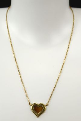 un collier avec un cœur en or sur un mannequin, un mannequin, un mannequin, un mannequin, un mannequin, un mannequin, un mannequin, un mannequin, un mannequin, un mannequin, un mannequin, un mannequin, un mannequin, un mannequin, un mannequin, un mannequin, un mannequin, un mannequin, un mannequin, un mannequin, un mannequin, un mannequin, un mannequin, un mannequin, un mannequin, un mannequin, un mannequin, un mannequin, un mannequin, un mannequin, un mannequin, un manne
