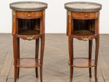 paire de tables de chevet françaises du XIXe siècle avec des plateaux en marbre