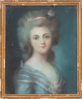 portrait d'une dame en robe bleue et chapeau rose