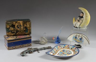 a lot of items that are sitting on a table