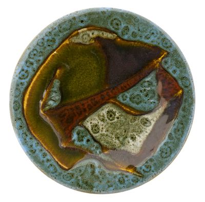 a picture of a ceramic plate with a bird on it