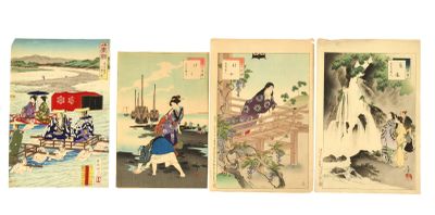 Quatre tableaux représentant des femmes asiatiques en costume traditionnel sont exposés sur un fond blanc.