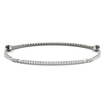 un bracelet en or blanc avec des diamants sur fond blanc