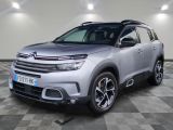 le nouveau suv de citrole est garé dans une salle d'exposition