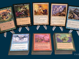 un lot de cartes posées sur une table