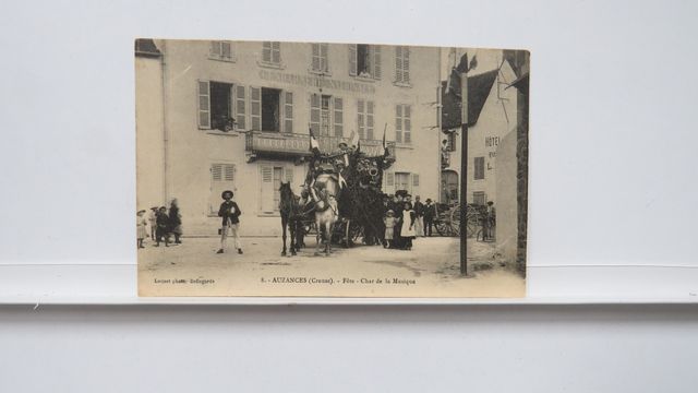 Auzances : Fête. Char de la Musique. B.E.