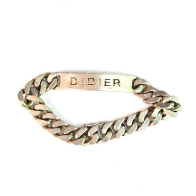 bracelet plaqué argent avec un prénom gravé sur le côté