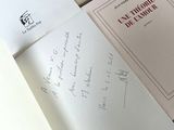 many books that are sitting on top of each other
