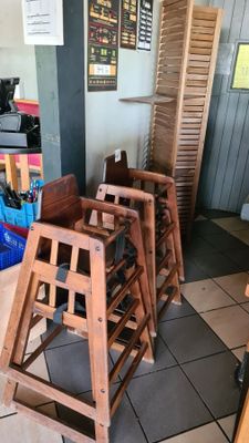 many wooden stools that are sitting in a room