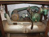 an old air compressor sitting on top of a wooden table