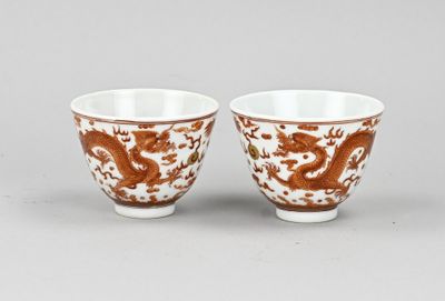 paire de tasses en porcelaine chinoise ornées d'un motif de dragon