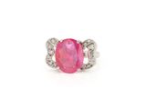 une bague en saphir rose et diamant