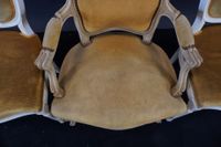 Paire de chaises en bois peint blanc mouluré à dossier médai… (photo 5)