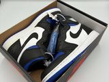 Nike Air Jordan 1 Mid noir et bleu université
