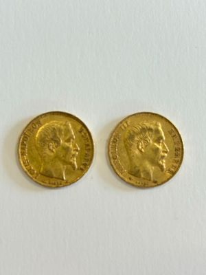 two gold sovereigns, one of which has a head of a man and the other of a woman