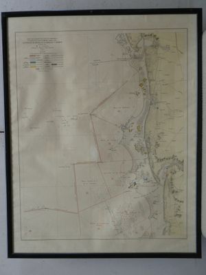 une photo d'une carte d'une ville exposée