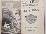 un livre ouvert sur lequel figure l'image d'un homme et d'un enfant dans une grotte