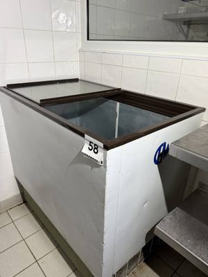 Un congélateur à glaces