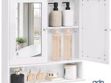 une photo d'une armoire de salle de bains avec un miroir et un distributeur de savon