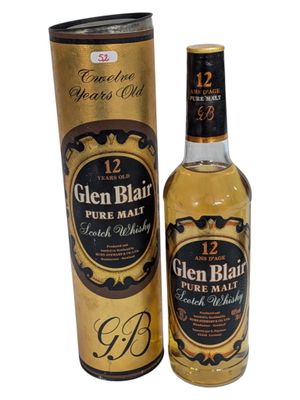 une bouteille de whisky pur malt Glen Blaur à côté d'une boîte en carton