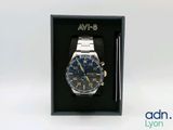 une image représentant une montre dans un coffret contenant un stylo
