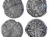 quatre pièces d'argent ornées d'une croix au recto et d'une croix au verso